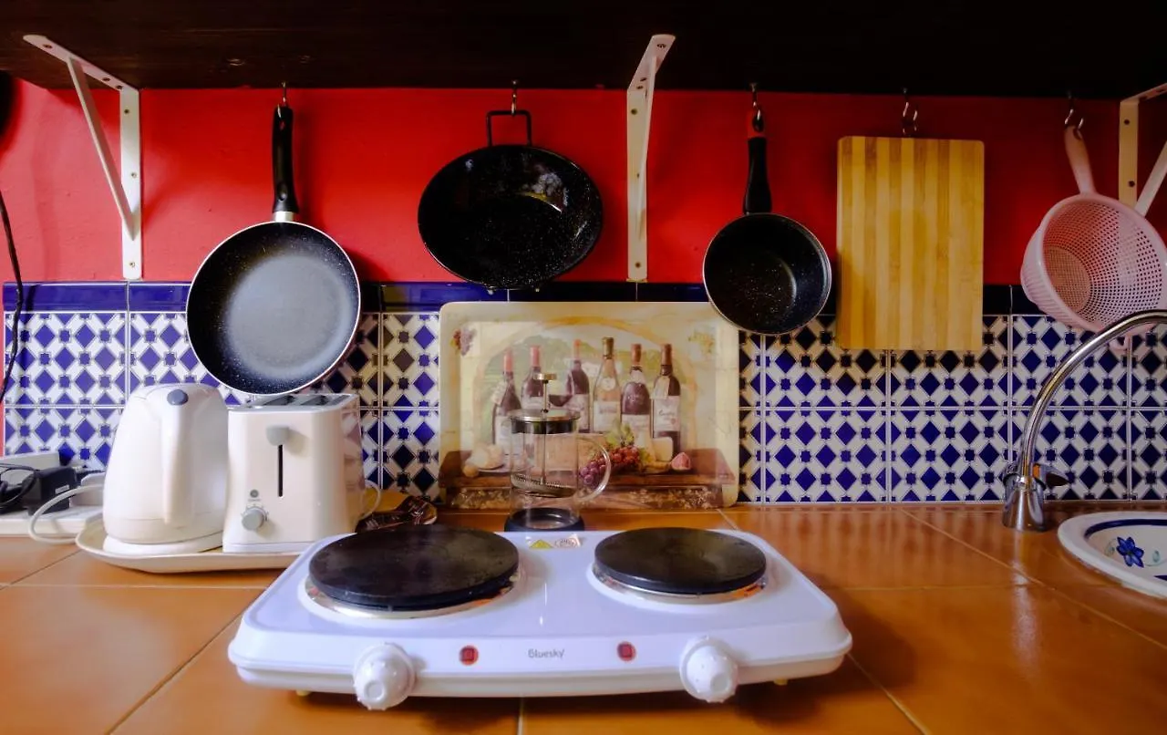 The Studio, A Colourful, Small And Unique One Bedroom Studio In 코마레스